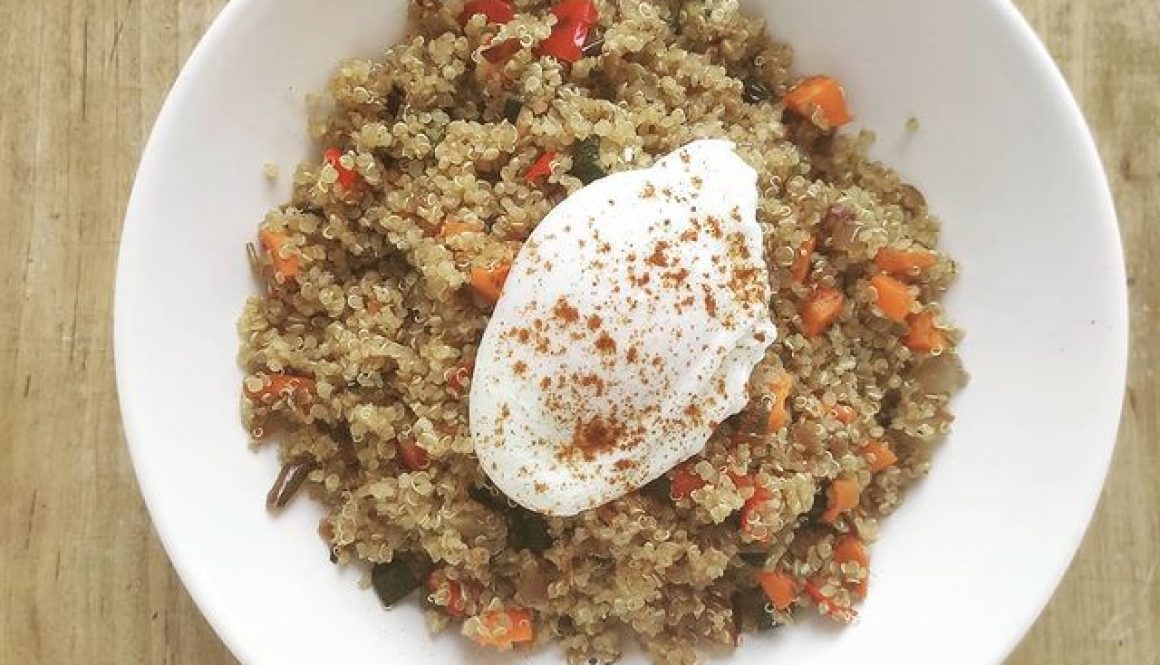 quinoa con huevo escalfado